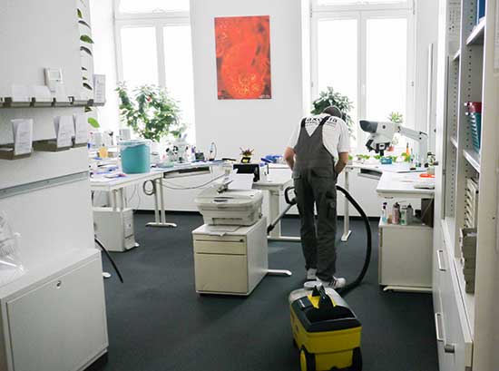 Teppichreinigung mit Sprühextraktion